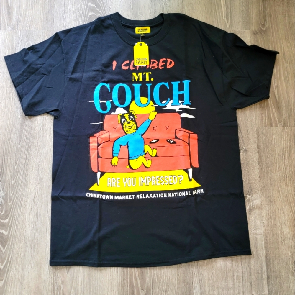 BRAND NEW Chinatown Market "I Climbed Mt. Couch" T-Shirt Mens Size XL - Picture 1 of 5